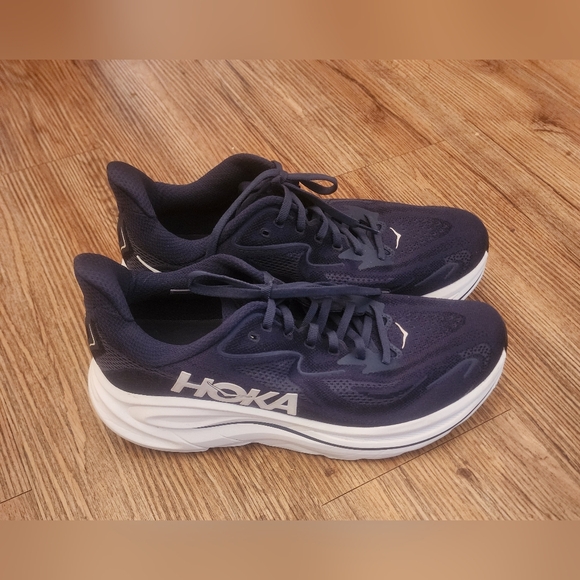 Sizi  11  D Hoka  Clifton 10.  Men\'s Navy and White Athletic Shoes main image 9